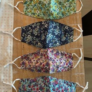 Ditsy floral face mask